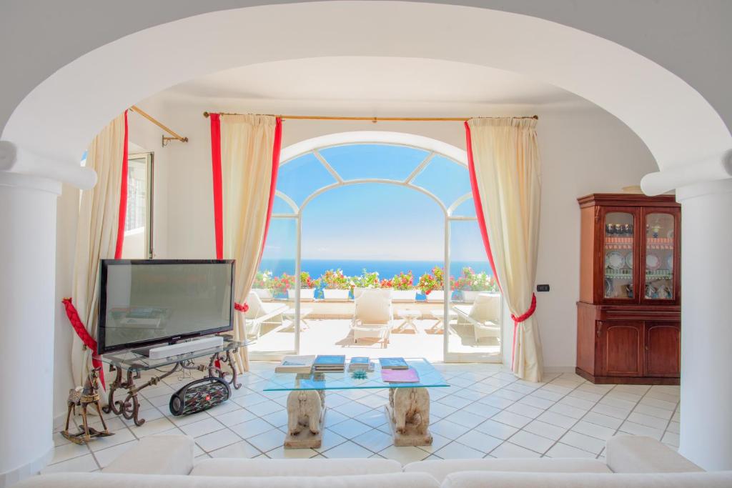 Villa Cristina-no steps-Amalfi Coast Views -Near Attractions-Hot tube