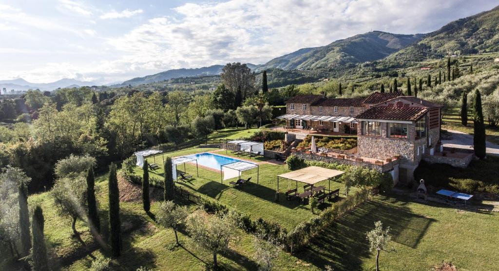 Accogliente alloggio con vista e piscina