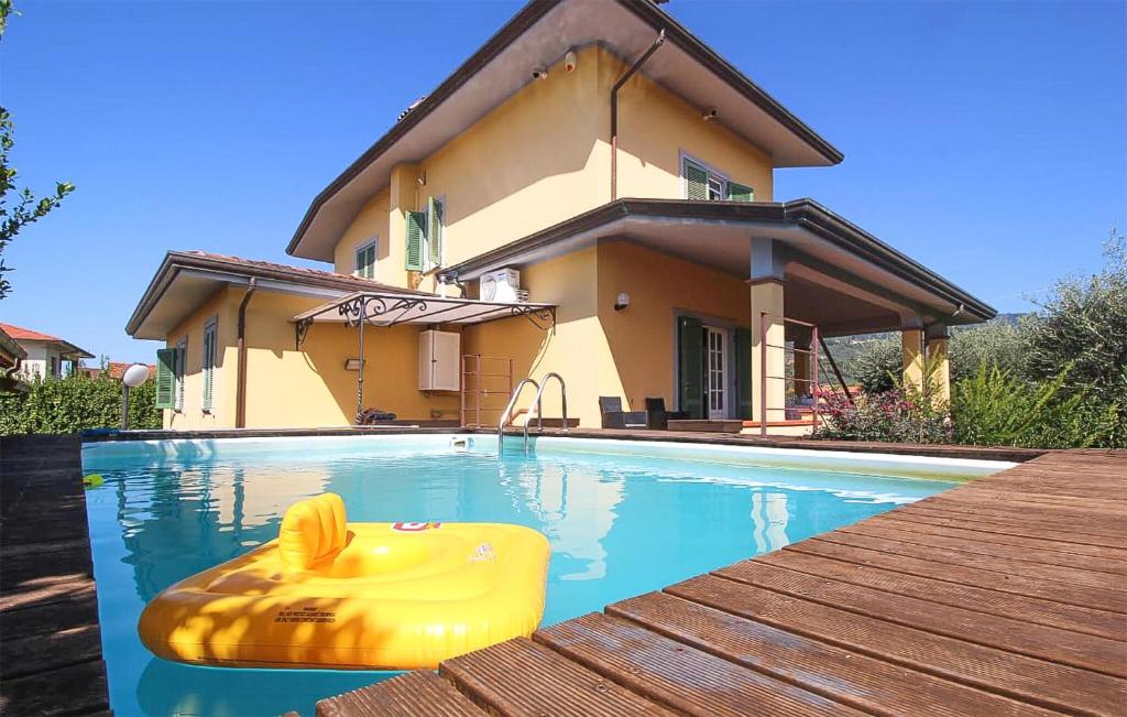 4 Bedroom Beautiful Home In Capezzano Pianore