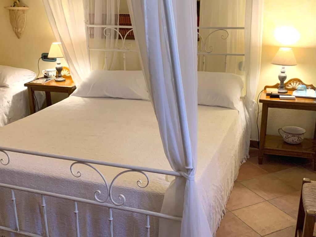 BnB Inn - Cyclists & Bikers - CAMERE CON BAGNO PRIVATO-PARCHEGGIO INTERNO PER MOTO e BICI -ENERGETIC BREAKFAST extra