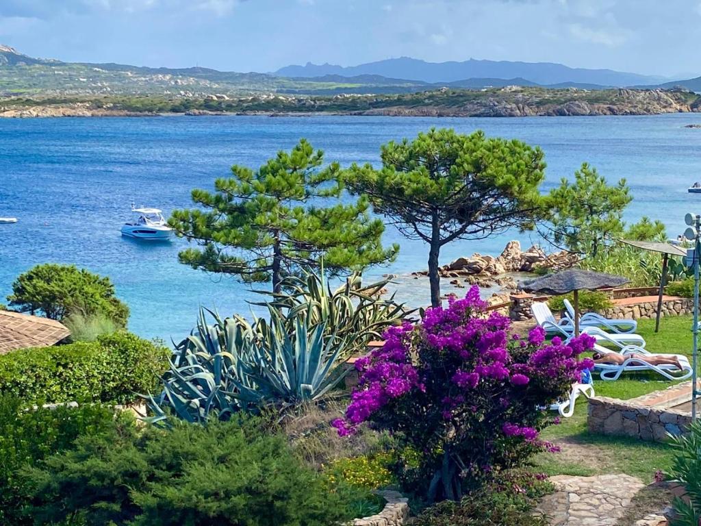 CASA MUGHETTO R5055 seafront, private sea access, swimming pool