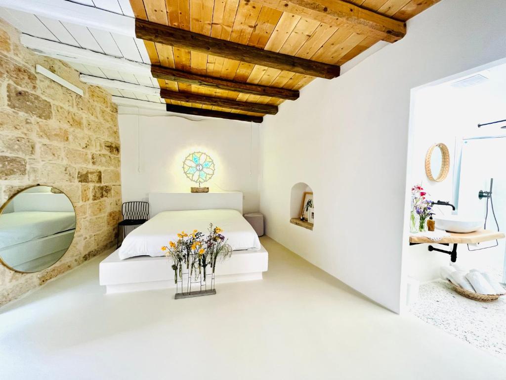 Hydria guest house art gallery