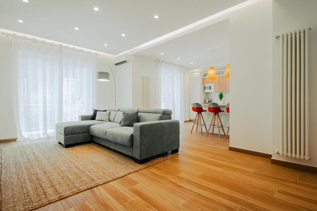 Luxury Apartment near Naples, Parking, 2 bath