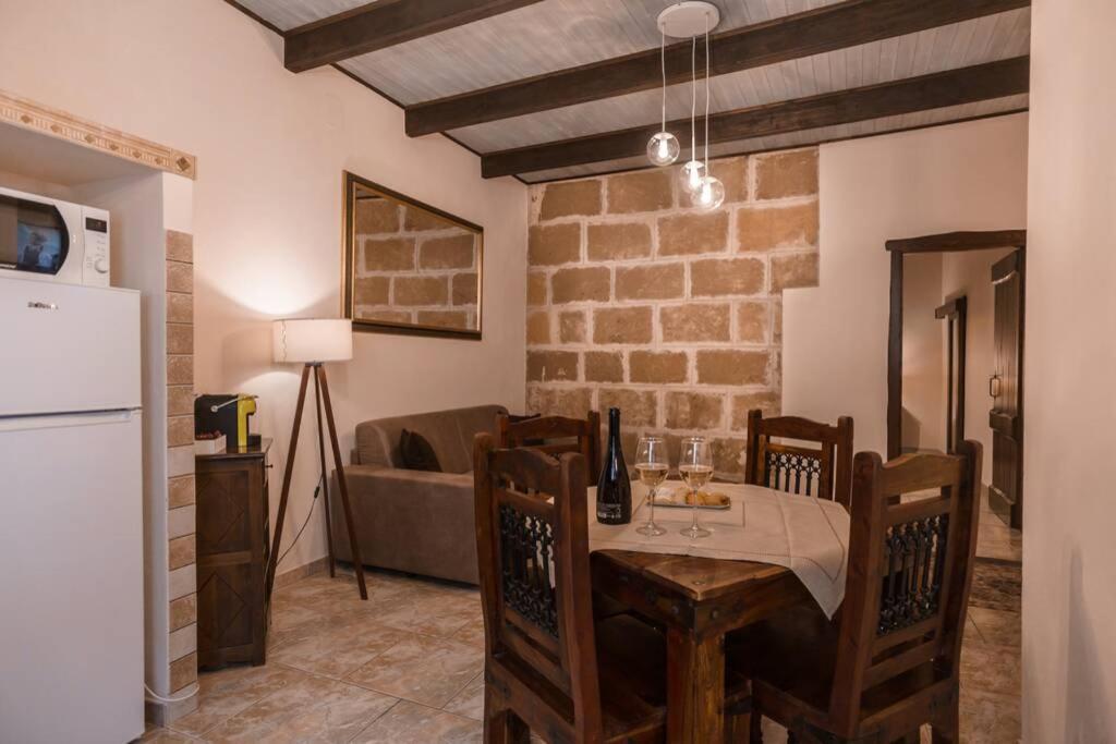 Miguel House