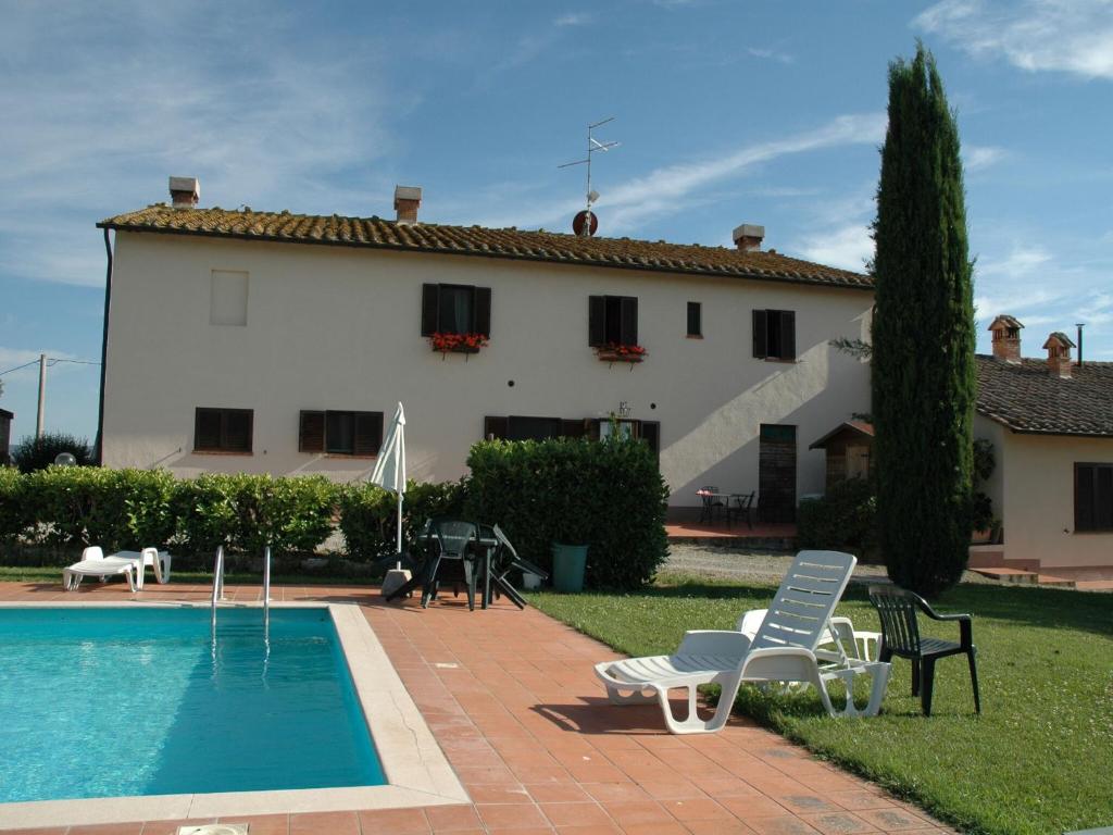 Modern Farmhouse in Pienza with Pool