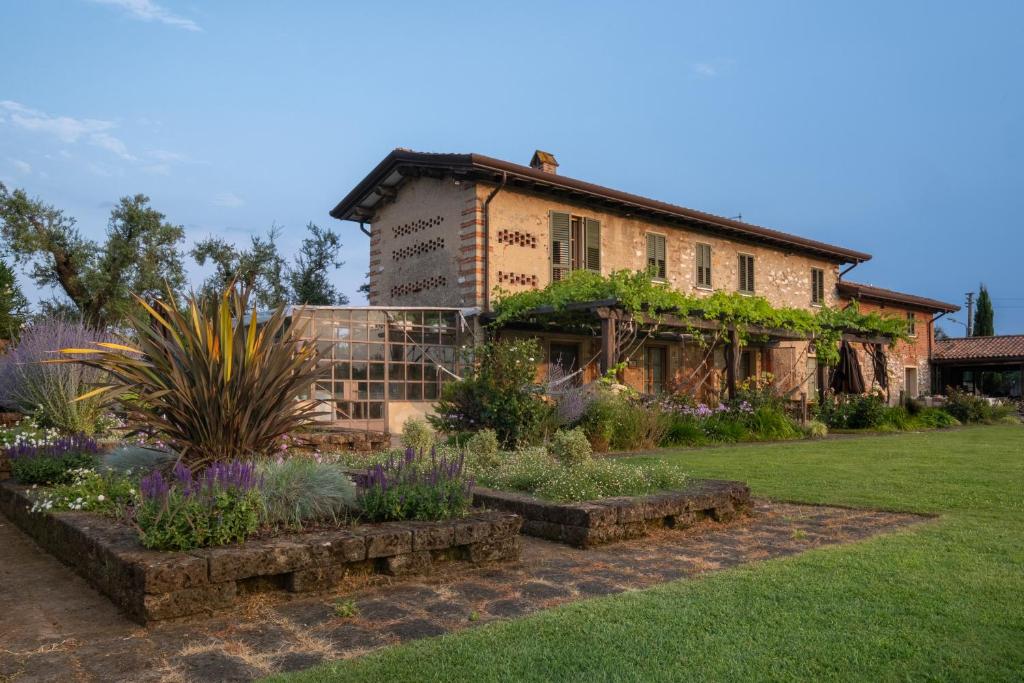 Olimagio Farm Stay with animals and 25m pool, beach at cycling distance