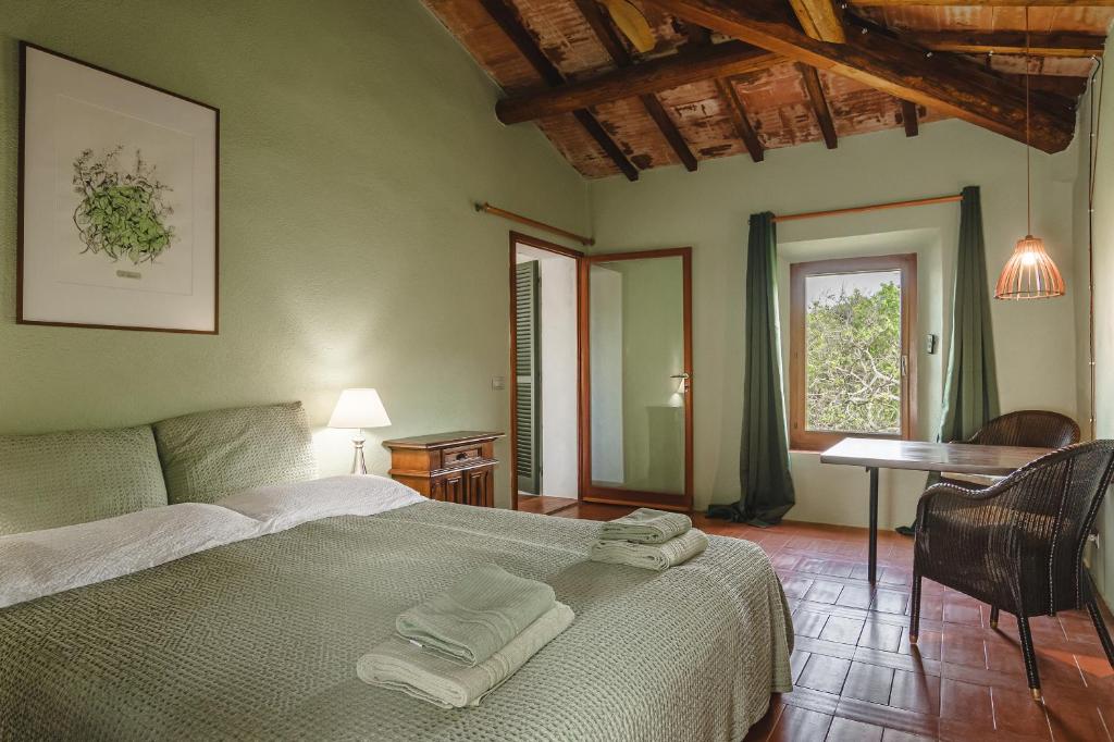 Podere Mencoini, stylish villa with private pool and olive garden