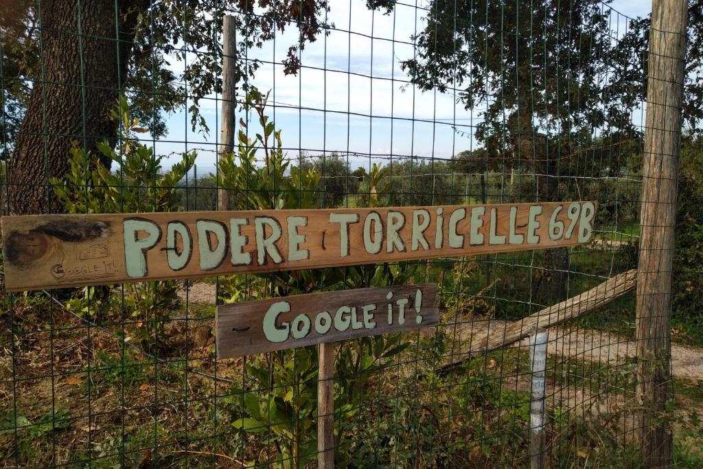 PODERE TORRICELLE 69B Pancole Gr, seaview infinity pool, jacuzzi and sauna, exclusive villa for 4 and independent extra suite for 2 in main villa with private ensuite bathroom, kitchenette, dining area for 6 with barbeque in exclusive private garden