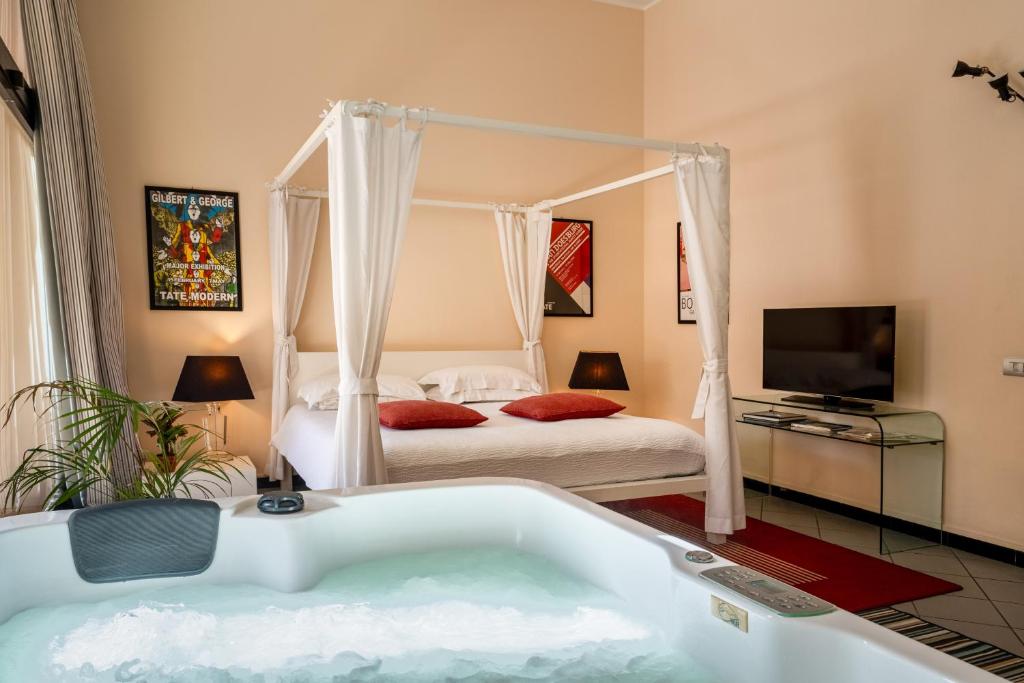 Snob Luxury Suite
