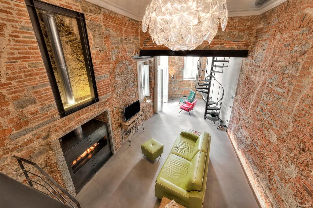 Stone Walls Deluxe