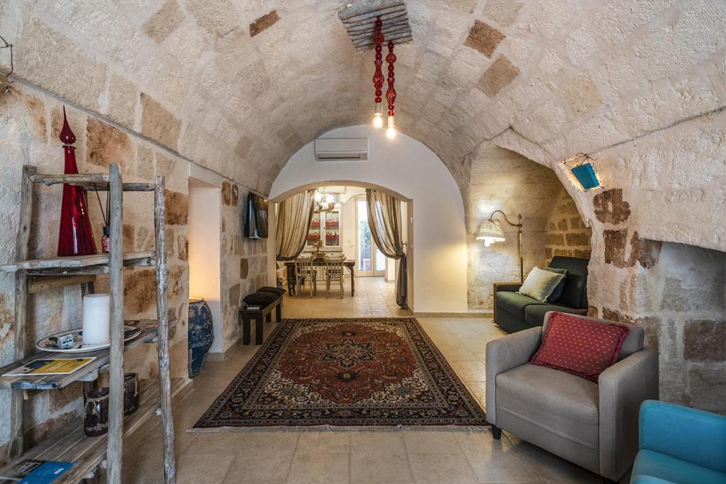 Eremo Guest House-Housea Travel