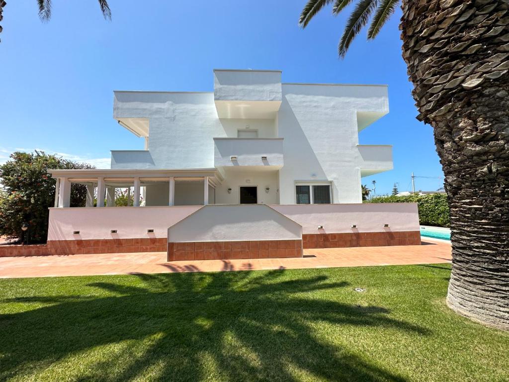 Villa Antonia sul mare con piscina Torre a mare (Bari)