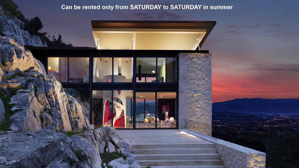 VILLA FARFALLA & GUESTHOUSE - The world unique property with an openable roof