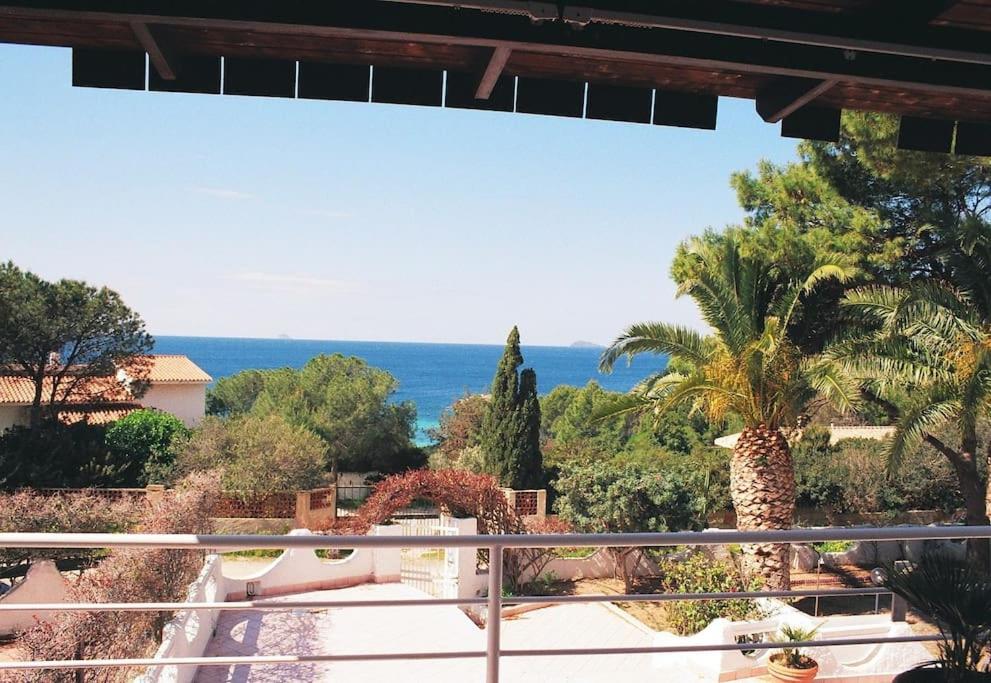 House, just 1 minute from the beach