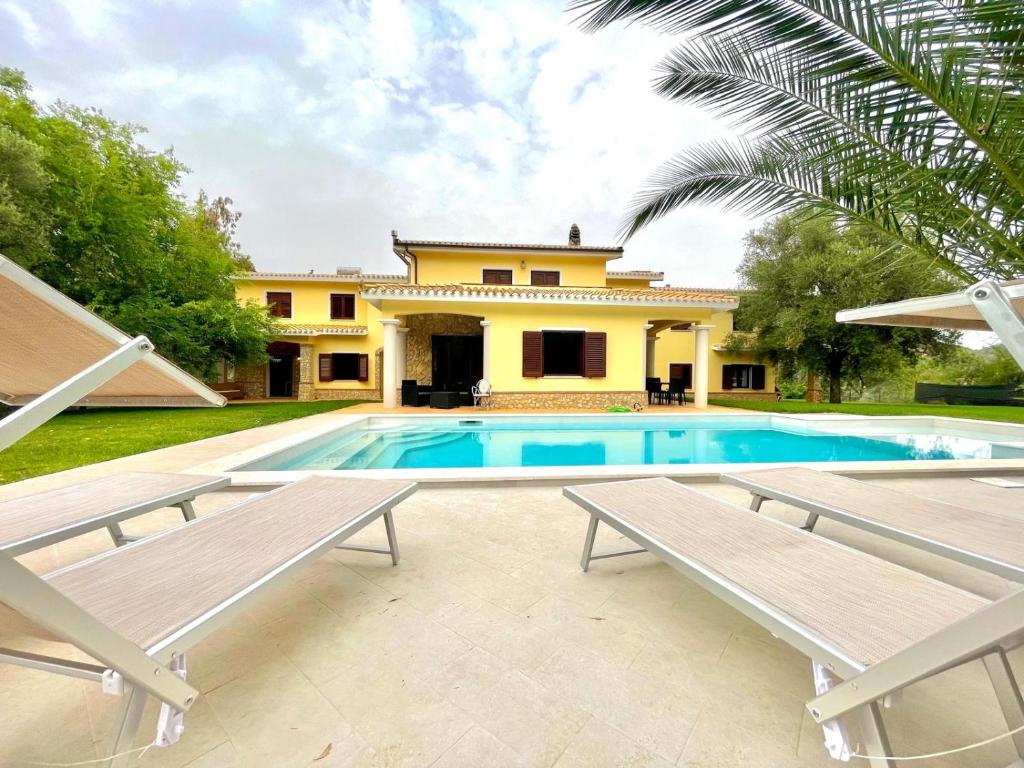 Villa With Pool